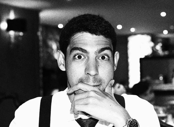 Antonio Fernandes em retrato preto e branco
